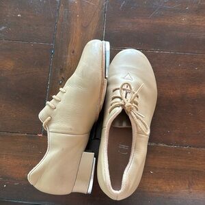 Bloch tap shoes. Size 13. Worn one dance season.